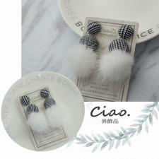 ciao獨家設計款❥千鳥格紋布扣水貂毛毛球耳環❥(可改夾式)